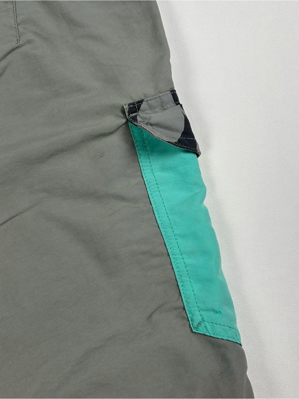 Patagonia Men's Wavefarer Board Shorts Size 29 - Gray / Teal Colorblock